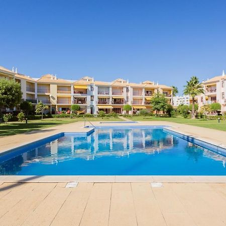 Serene Apartment W/ Balcony And Pool By Lovelystay Quarteira Exterior foto